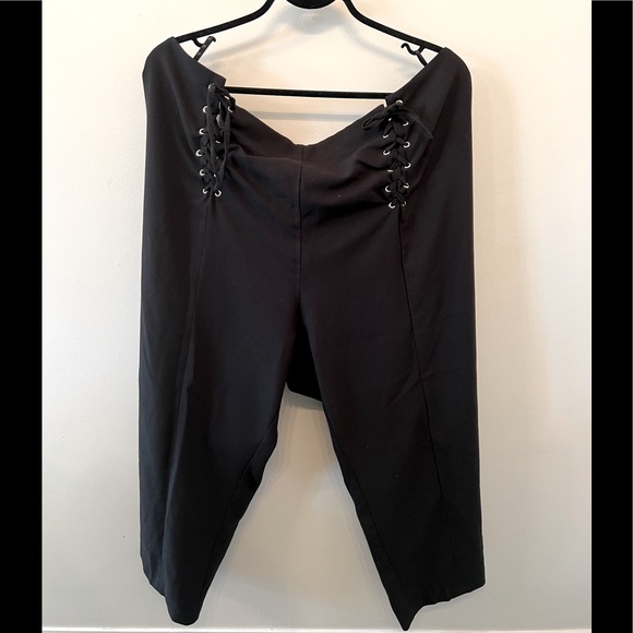 MISSGUIDED TAPERED CROPPED LACEUP PANTS - Picture 1 of 2